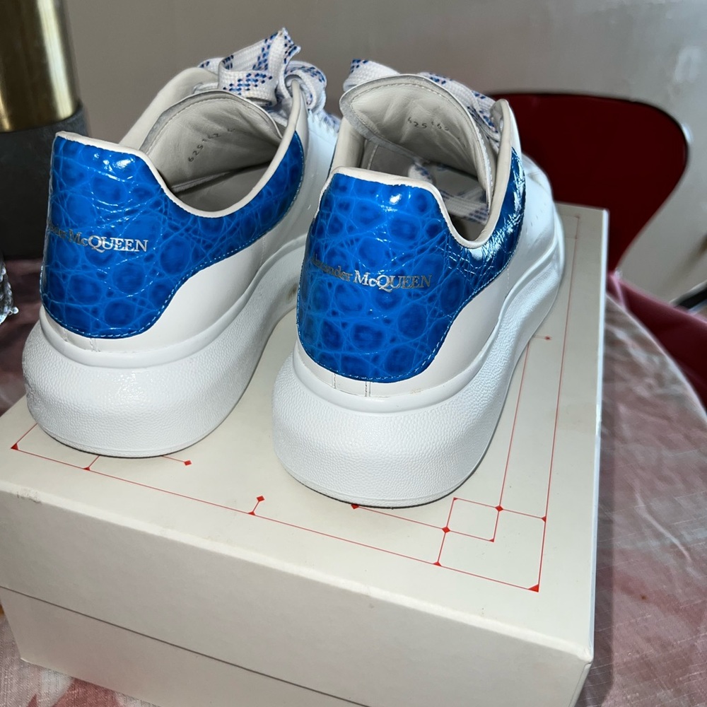 Alexander Mcqueens SNAKE SKIN BLUE !!! Size 8.5